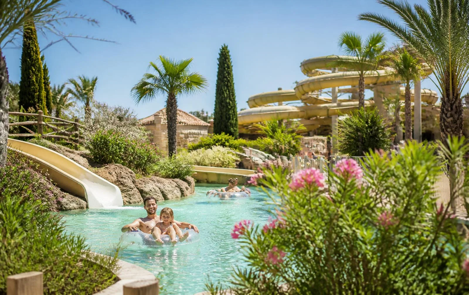Familienfreundlicher Wasserpark mit Rutschen und Pools bei Alcúdia auf Mallorca